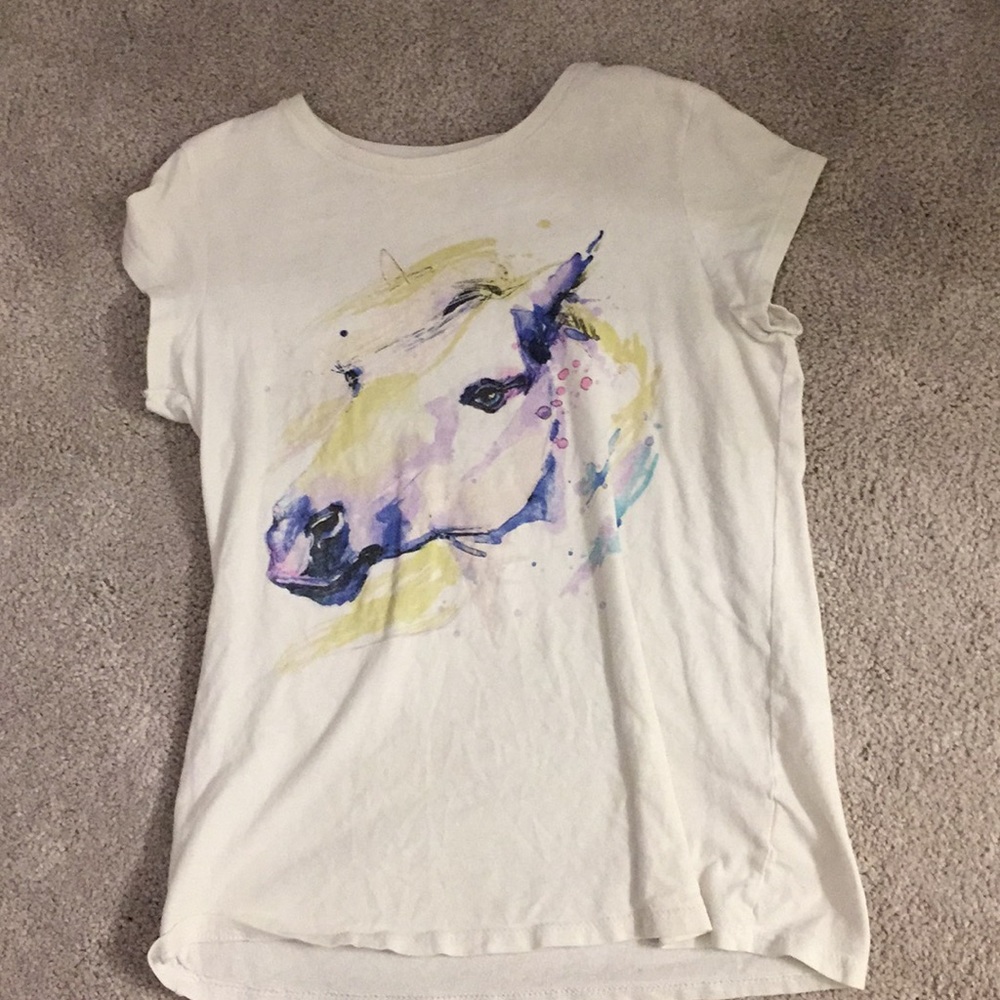 A short sleeve horse shirt